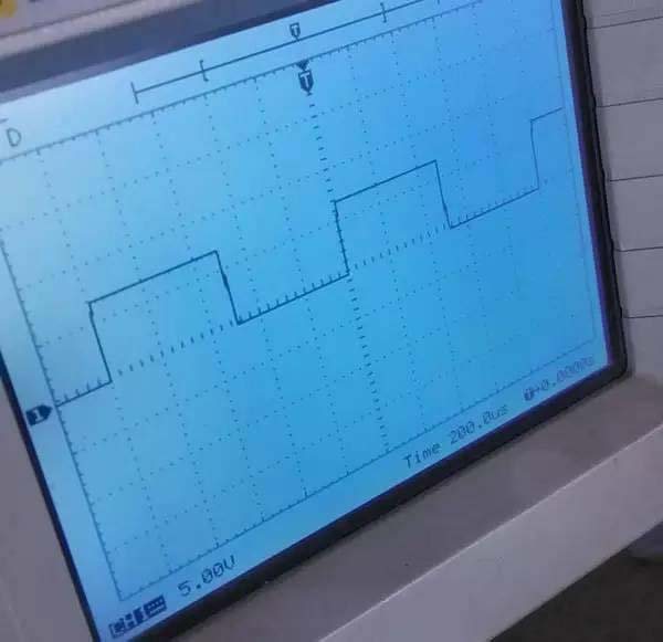 三極管基極接下拉電阻,MOS管接?xùn)艠O接下拉電阻